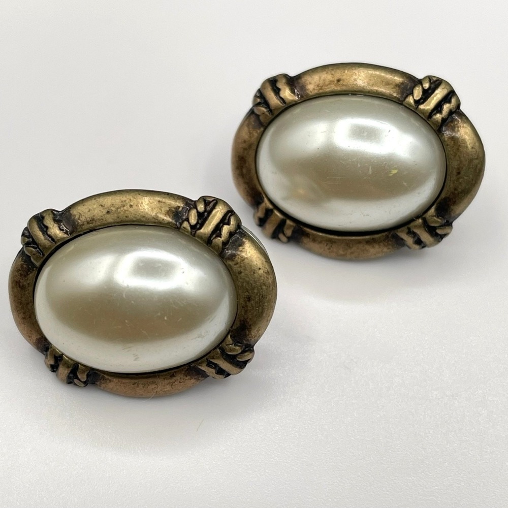 Vintage Oval Faux Pearl Stud Earrings Antique Gold Tone Style Post Back Classic
